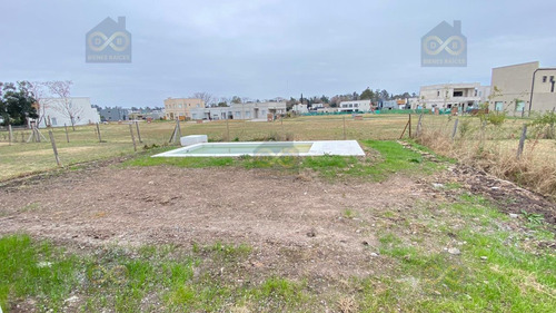 Casa En Venta En Santa Lucia, Pilar Del Este, Pilar