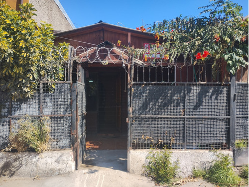 Se Vende , Casa Habitación + Espacio Para Local Comercial 