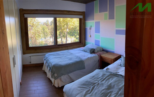 Casa En Venta De 5 Dorm. En Vichuquén