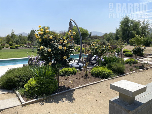 Casa En Venta De 4 Dorm. En Colina