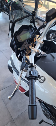 Imagen 15 de 23 de Benelli Trk 251 - Benelli Store Pilar Mp