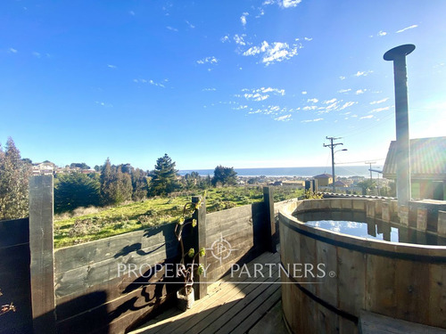 Pichilemu, Casa Con Maravillosa Vista En Sector Re...