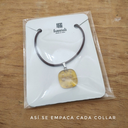 Imagen 5 de 7 de Collar Chico De Vidrio Y Caucho Soda Burbuja