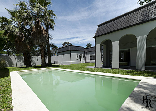 Hermosa Casa Estilo Frances - Venta  - 5 Ambientes  - Moderna - San Isidro -juan Clark