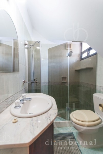 Punta Del Este, Casa En Mansa, 4 Dormitorios Y Piscina. - Ref: 43552