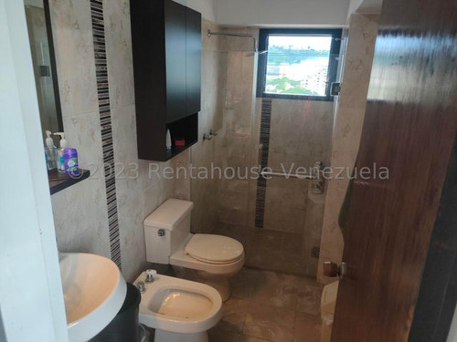 Apartamento En Venta En Los Chaguaramos. Yr242162. Apartamento 4hab 3 Baños, Maletero, Tanque De Agua; Muy Ventilado E Iluminado, Con Vista De 200 Grados Al Avila Y Panorámica De La Ciudad.