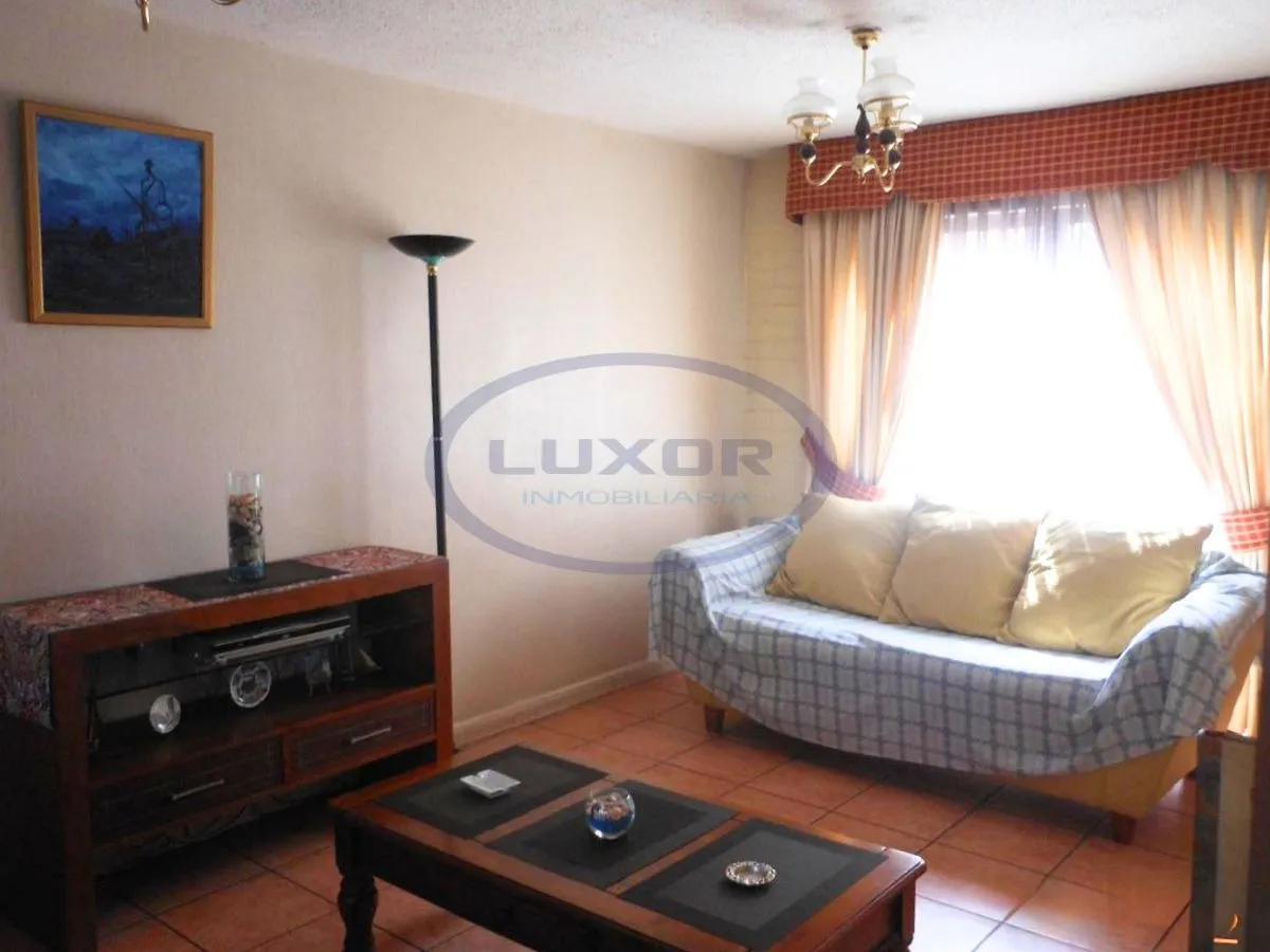 Imagen 3 de 10 de Amplia Casa De 3 Pisos En Venta En Excelente Sector