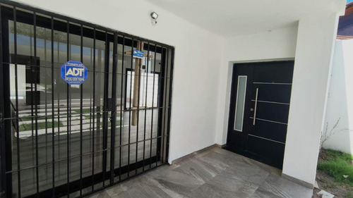 Arguello: Monseñor Ferreyra 6730 Amplia Casa De 3 Dor C Pileta