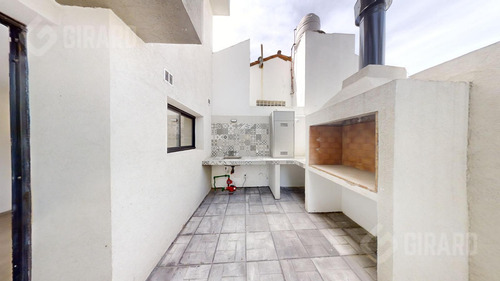 Triplex De 4 Ambientes A Estrenar En Villa Primera, Parrilla Y Patio