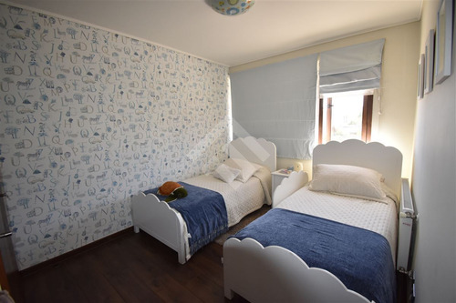 Casa En Venta De 3 Dorm. En Chicureo Piedra Roja Colina