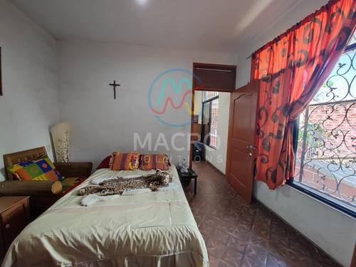 Casa En Venta En Col. Puxtla Con Amplio Jardín Y 7 Habitaciones