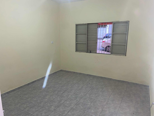 Casa Com 4 Cômodos E Garagem