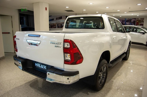 Imagen 3 de 25 de Toyota Hilux Srv 2.8tdi 4x2 Mt 204cv 0km Entrega Inmediata