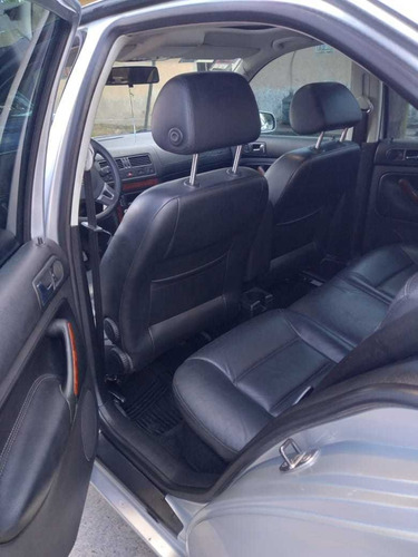 Volkswagen Bora 1.8 Highline T 180cv Cuero 2013