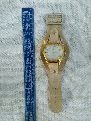 Relógio De Pulso Feminino Quartz Pulseira Couro Dourado 4116