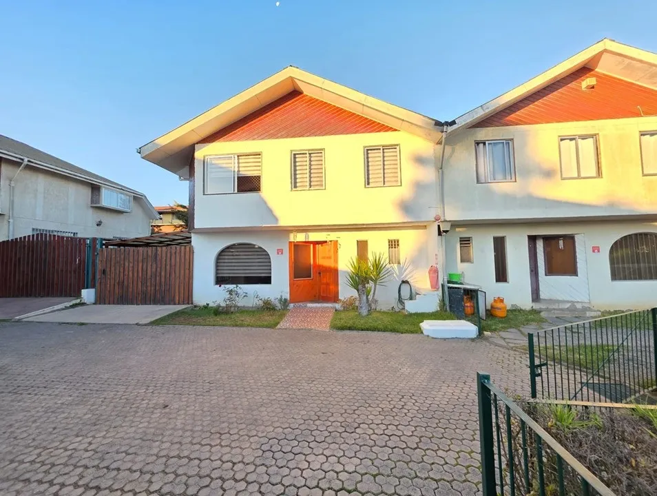 Imagen 2 de 27 de Oportunidad, Venta De Casa Con Excelente Ubicación, Quilpué