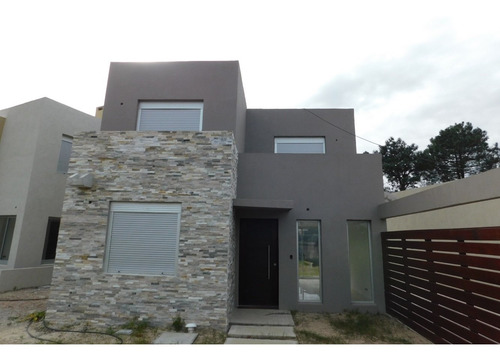 Imagen 2 de 12 de Venta Casa 3 Dormitorios El Pinar A Estrenar