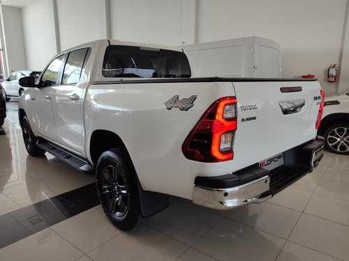 Imagen 7 de 18 de Toyota Hilux Srv 2.8 4x4 Mt