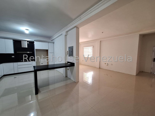 Hermoso Town House En Urb. Barrio Sucre En Maracay 25-7709 Df