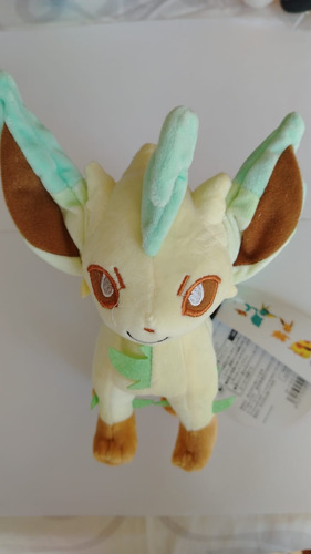 Eevee Plush Pokemon Y Sus Evoluciones Crema (Usado)