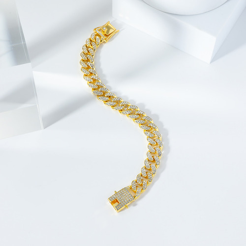 Una Pulsera De Diamantes Y Diamantes Para Mujer Y Accesorios