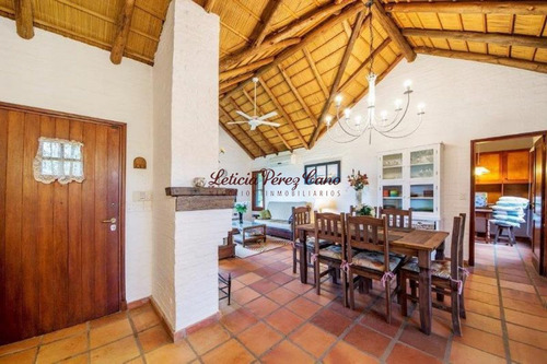Imagen 5 de 16 de Venta Casa En Montoya Con Vista Parcial Al Mar 4 Dormitorios