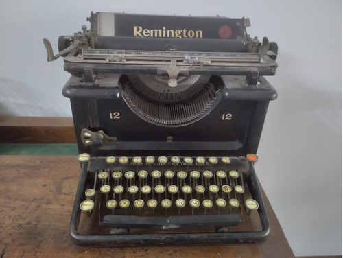 Máquina De Escribir Remigton 12. 