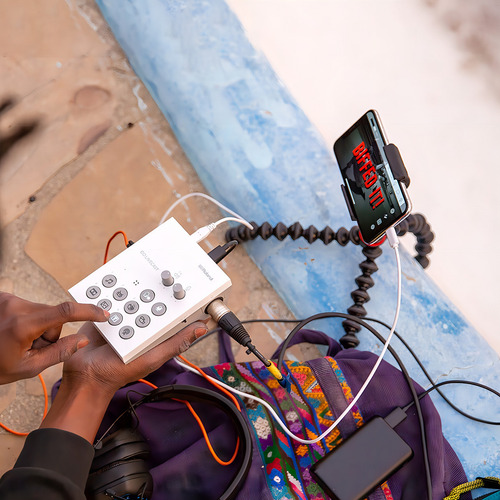 Interfaz de audio Roland Go Live Cast en color blanco