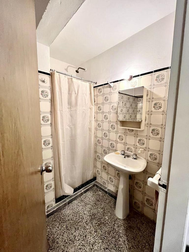 Amplia Oficina En Venta En Ciudad Vieja Montevideo
