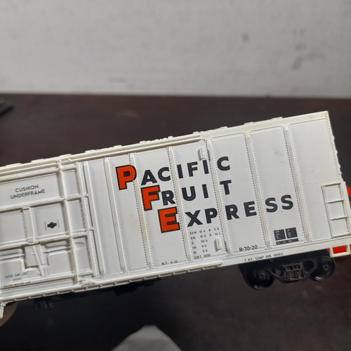 Imagem 3 de 10 de Escala Ho Vagão 19,5 Cm Pacific Fruit Express Truque Molas.