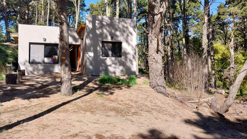 Casa Moderna En Pleno Bosque De Mar Azul.