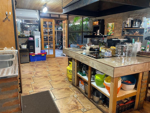 Linda Casa En Venta De 4 Dorm. En Curicó