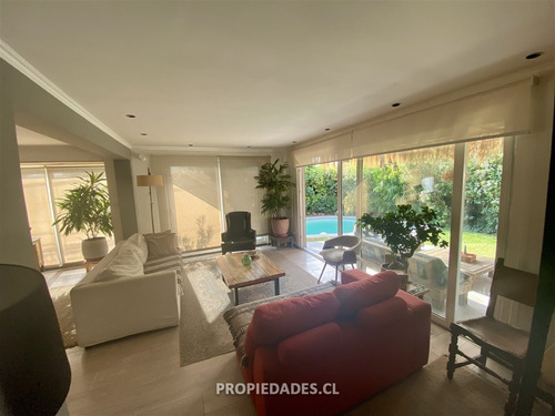 Casa En Venta De 3 Dorm. En Las Condes