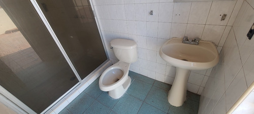 Edificio En Venta O Renta A Un Costado De La Unidad Deportiva De Av. Lazaro Cardenas