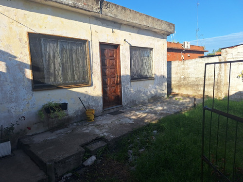 Casa Ph Al Fondo X Entrada Por Corredor Con Renta.