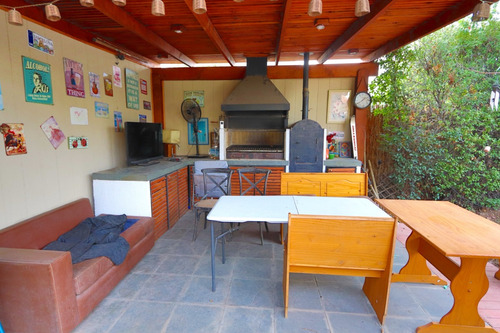 Frente A Alianza Francesa Con Piscina Y Quincho