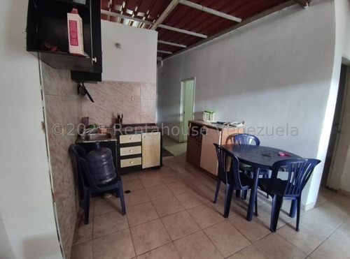 Casa En Venta En Pleno Casco Central De Turmero(1)