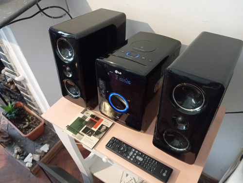 Minicomponente Lg Dvd Micro Hi Fi System Modelo Fb164 Negro 160 W