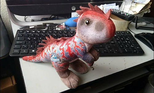 Jurassic World Dino Hybrid Plush 28 Cms (Usado)