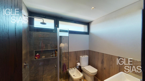 Casa En Venta Al Río 3 Dormitorios En El Yacht, Nordelta