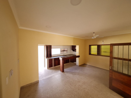 Imagen 7 de 30 de Casa Centrica En Venta En Avellaneda