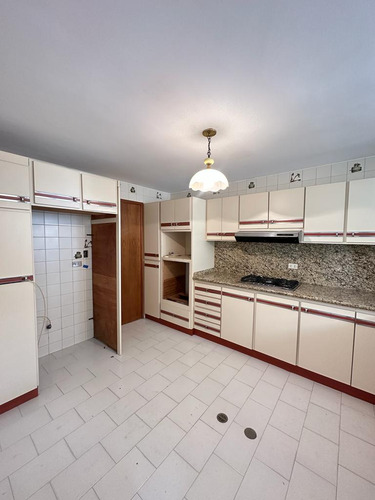 Apartamento En Alquiler 160 M2 - Urb. Santa Fe