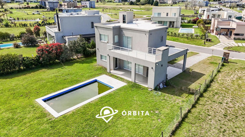 Casa En Venta En San Sebastian, Area 2, Vista Directa Y Salida Al Golf
