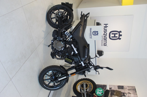 Imagen 11 de 19 de Husqvarna Svartpilen 200 0km 2023