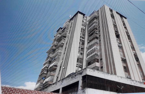 Imagen 1 de 10 de Apartamento En Venta Centro De Maracay 0412-8887550