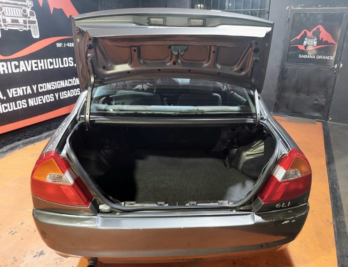 Imagen 7 de 14 de Mitsubishi Signo