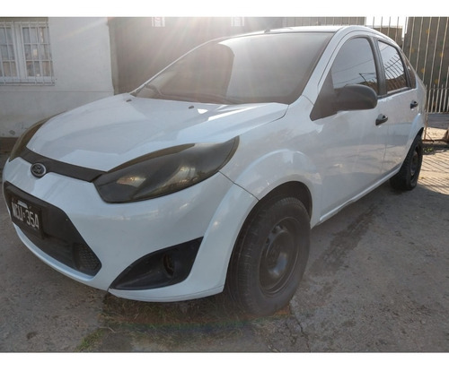 Imagen 1 de 11 de Ford Fiesta Max 1.6 Ambiente Plus