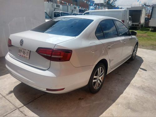 Imagen 4 de 15 de Volkswagen Jetta Trendline 2017
