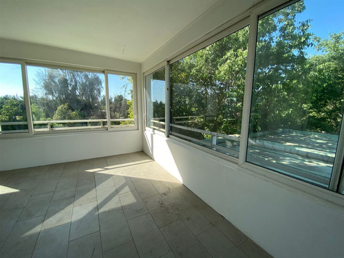 Casa En Venta De 7 Dorm. En Colina