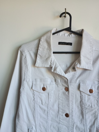 Campera Denim Blanca Sabrina, Talle L (Usado)